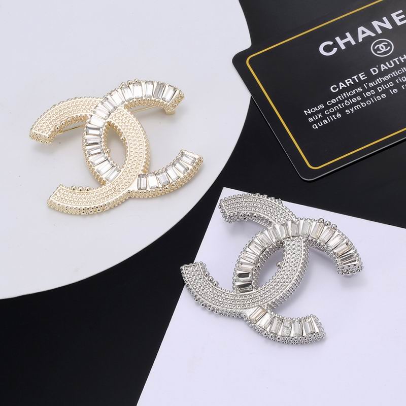 Chanel Brooch 3lyx237